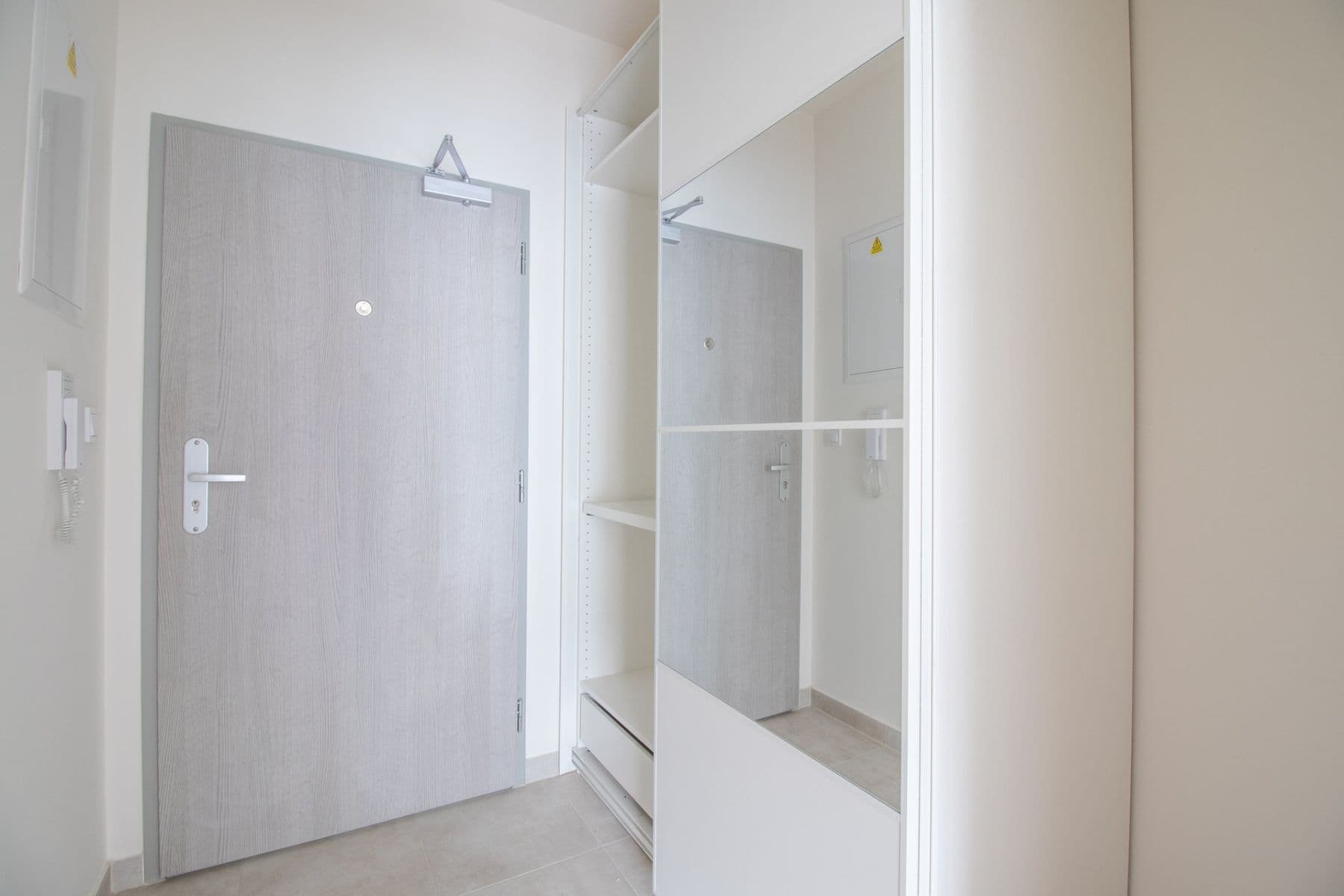 Pronájem bytu 1+kk 37 m², Gerstelova, Praha, Praha Pronájem bytu 1+kk 37 m², Gerstelova, Praha, Praha
