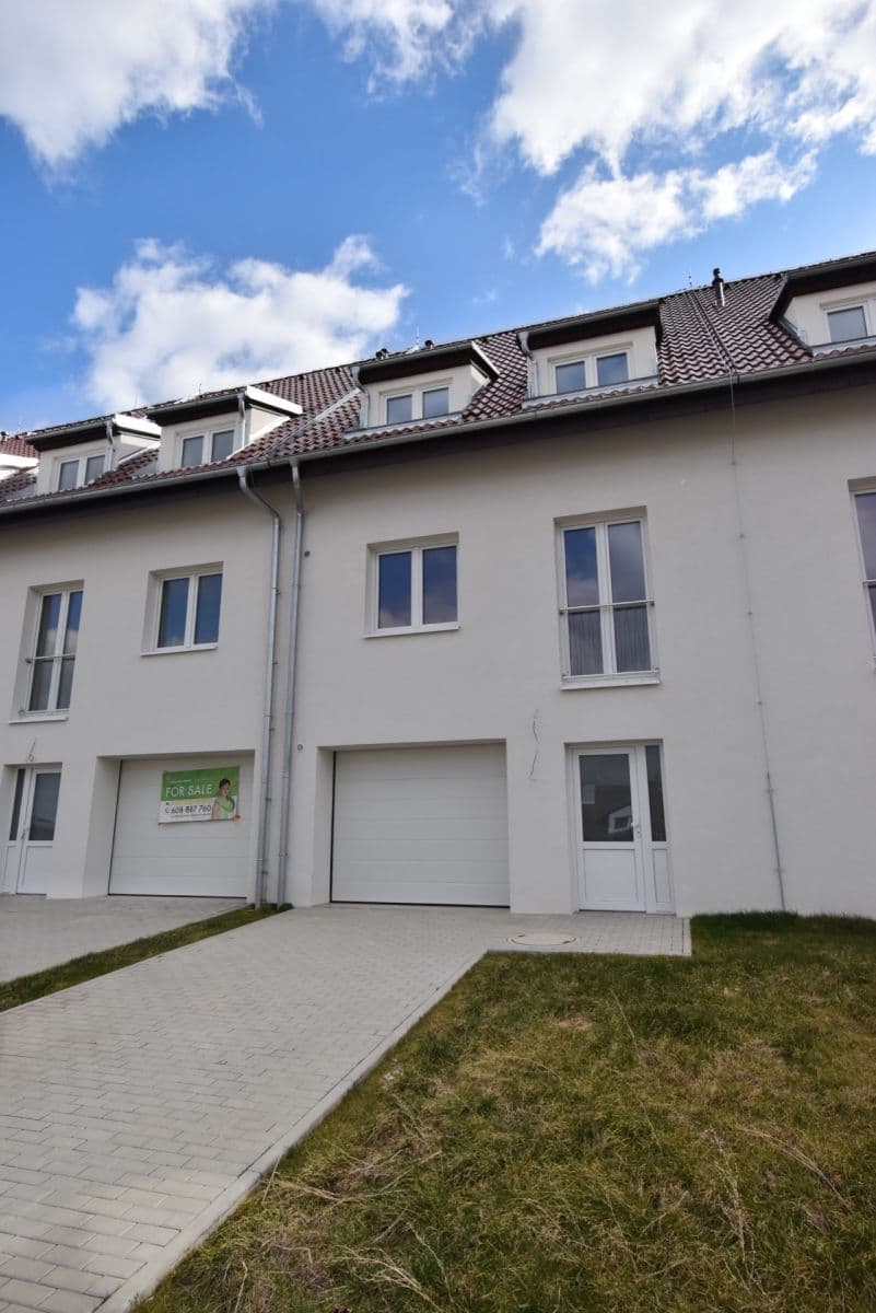 Pronájem bytu 1+kk 18 m², Sukova, Velké Přílepy, Středočeský kraj Pronájem bytu 1+kk 18 m², Sukova, Velké Přílepy, Středočeský kraj