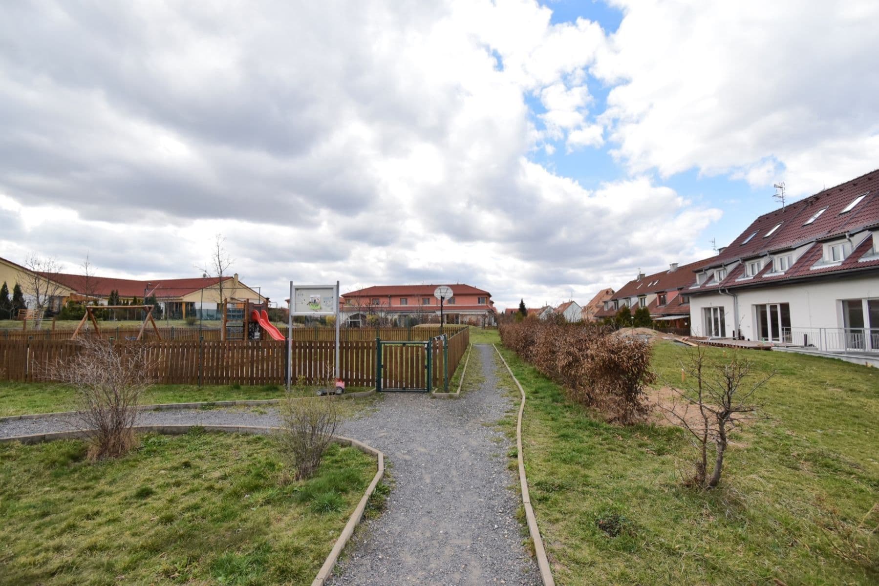 Pronájem bytu 1+kk 18 m², Sukova, Velké Přílepy, Středočeský kraj Pronájem bytu 1+kk 18 m², Sukova, Velké Přílepy, Středočeský kraj