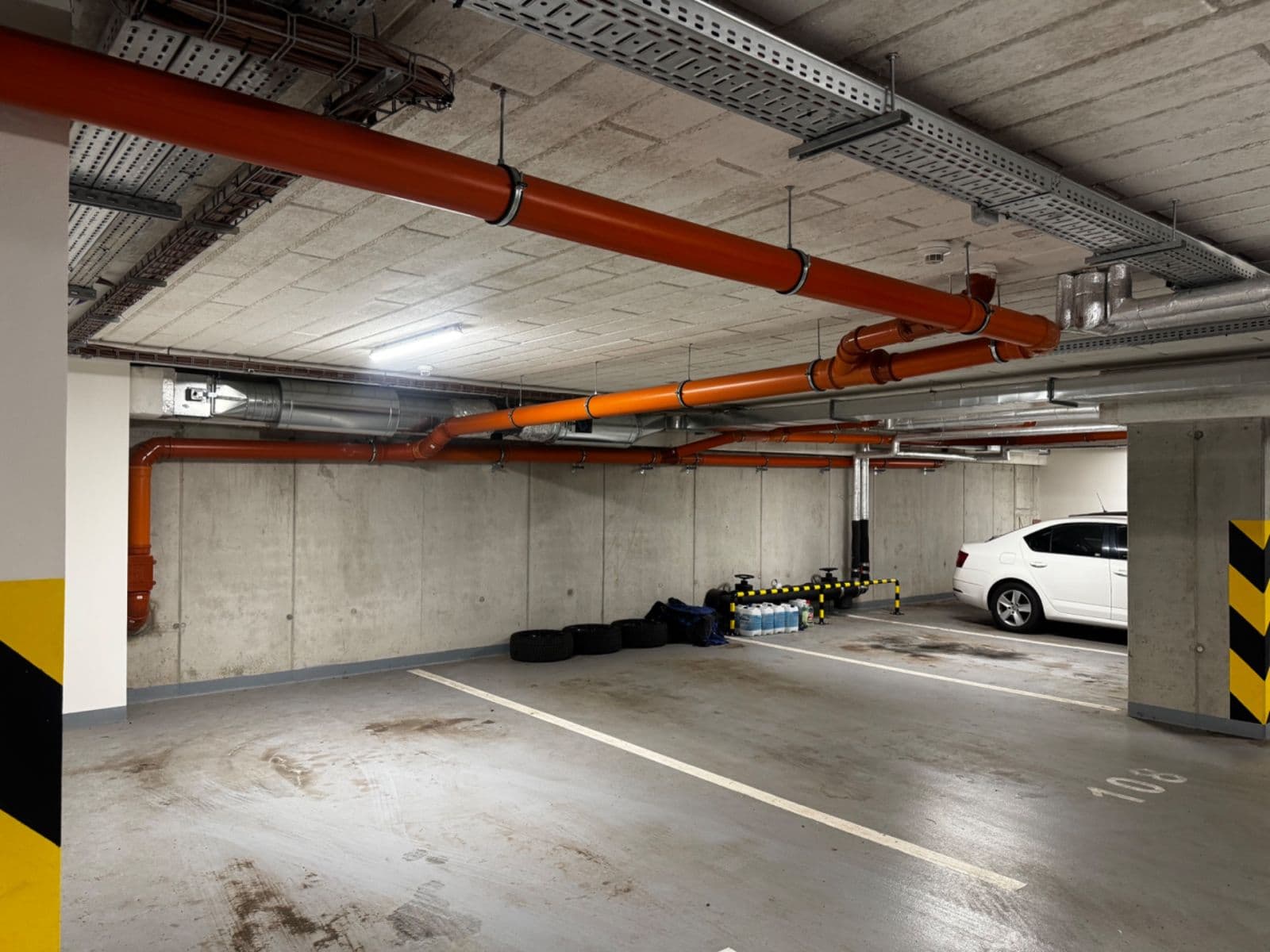 Pronájem garáže 10 m², Benešov, Středočeský kraj Pronájem garáže 10 m², Benešov, Středočeský kraj