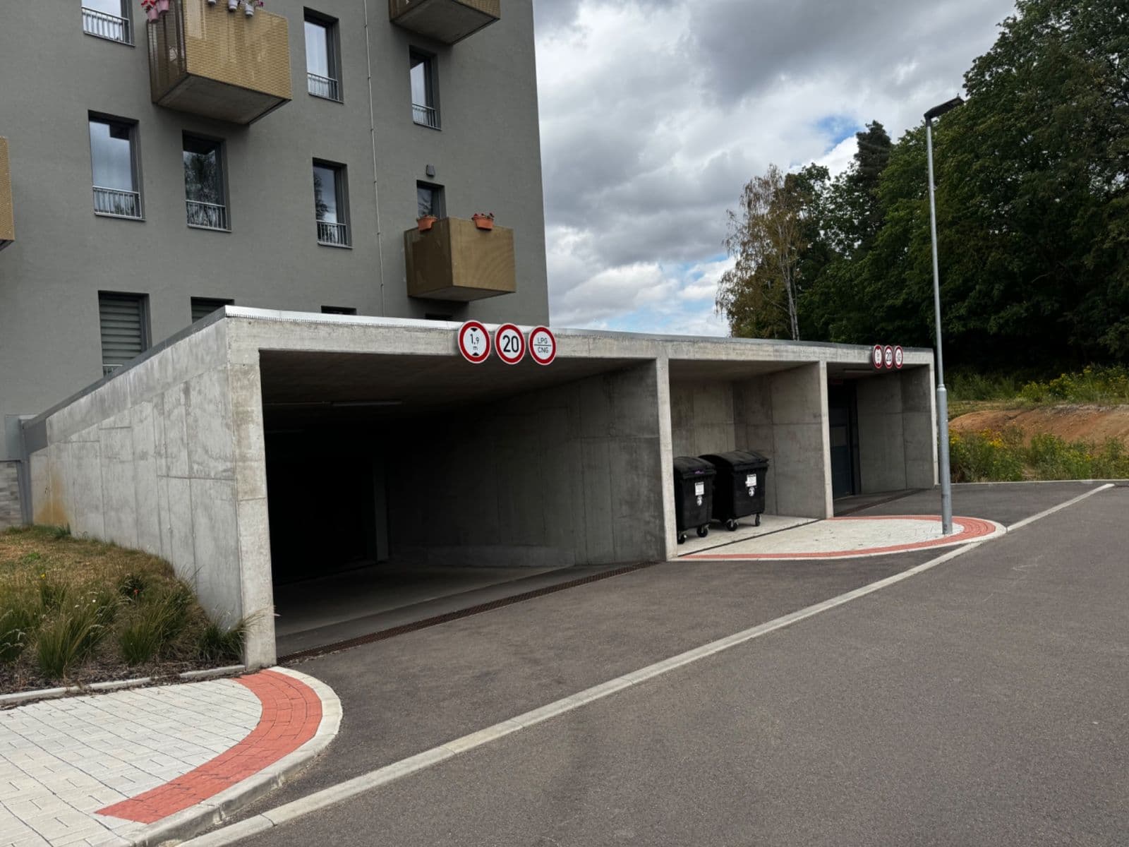 Pronájem garáže 10 m², Benešov, Středočeský kraj Pronájem garáže 10 m², Benešov, Středočeský kraj