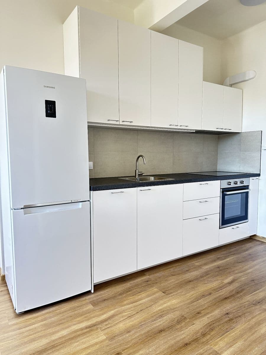 Pronájem bytu 2+kk 50 m², Jeseniova, Praha, Praha Pronájem bytu 2+kk 50 m², Jeseniova, Praha, Praha
