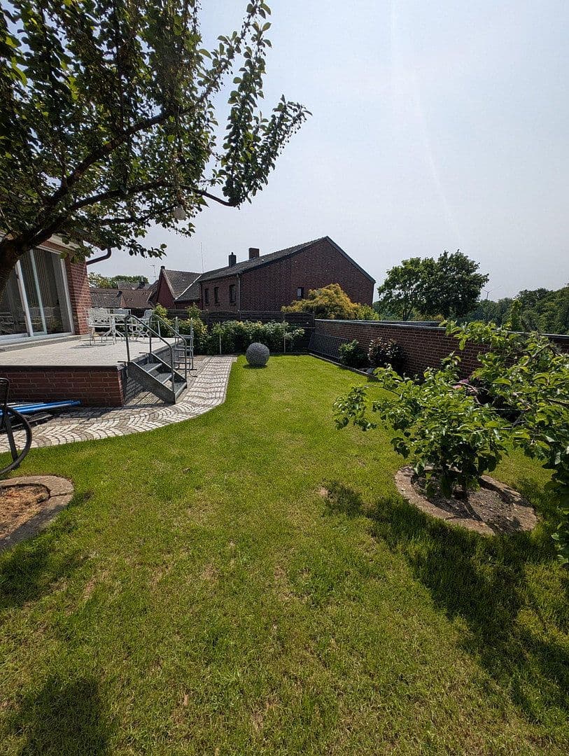 Prodej domu 170 m², pozemek 416 m², Goethestr. 6, Schwalmtal, Severní Porýní-Vestfálsko Prodej domu 170 m², pozemek 416 m², Goethestr. 6, Schwalmtal, Severní Porýní-Vestfálsko
