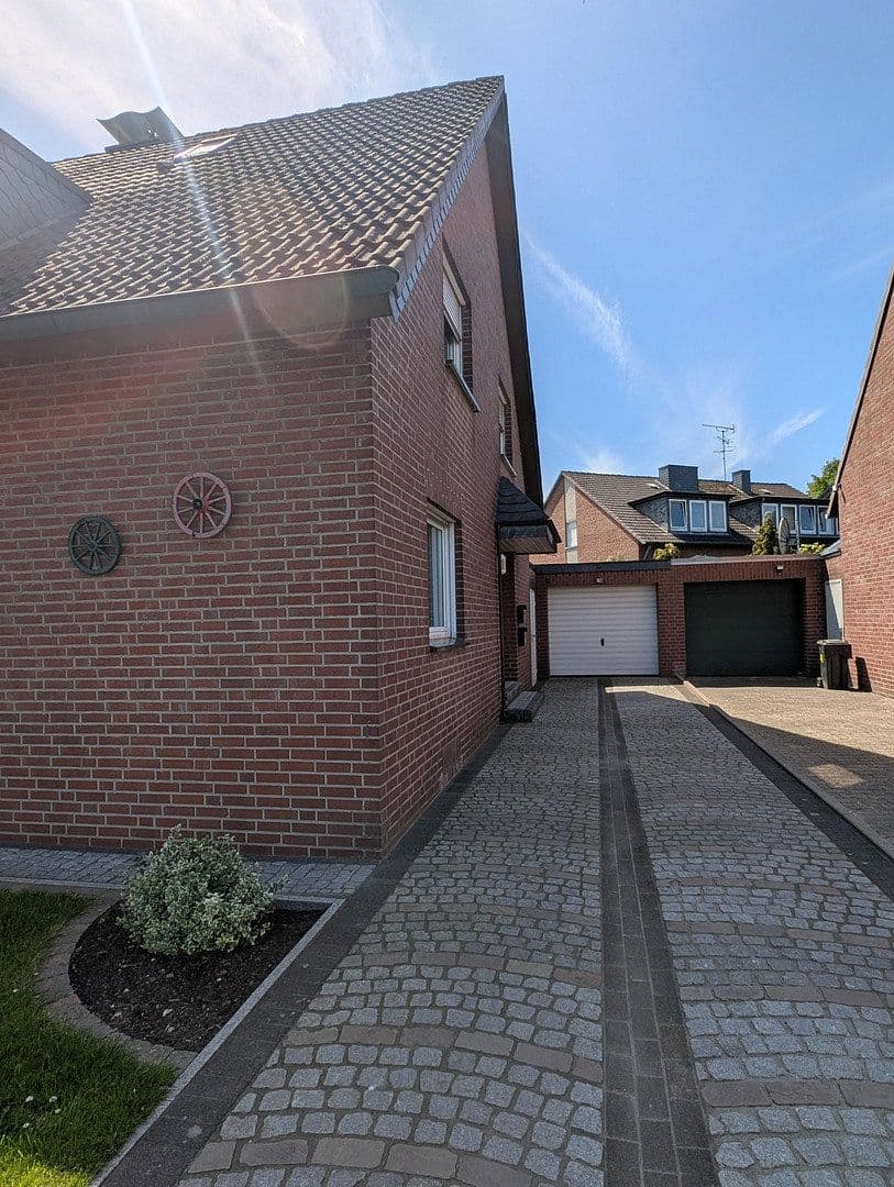Prodej domu 170 m², pozemek 416 m², Goethestr. 6, Schwalmtal, Severní Porýní-Vestfálsko Prodej domu 170 m², pozemek 416 m², Goethestr. 6, Schwalmtal, Severní Porýní-Vestfálsko