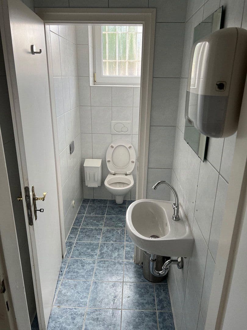 Pronájem nebytového prostoru 200 m², Gibitzenhofstraße 82, Nürnberg, Bavorsko Pronájem nebytového prostoru 200 m², Gibitzenhofstraße 82, Nürnberg, Bavorsko