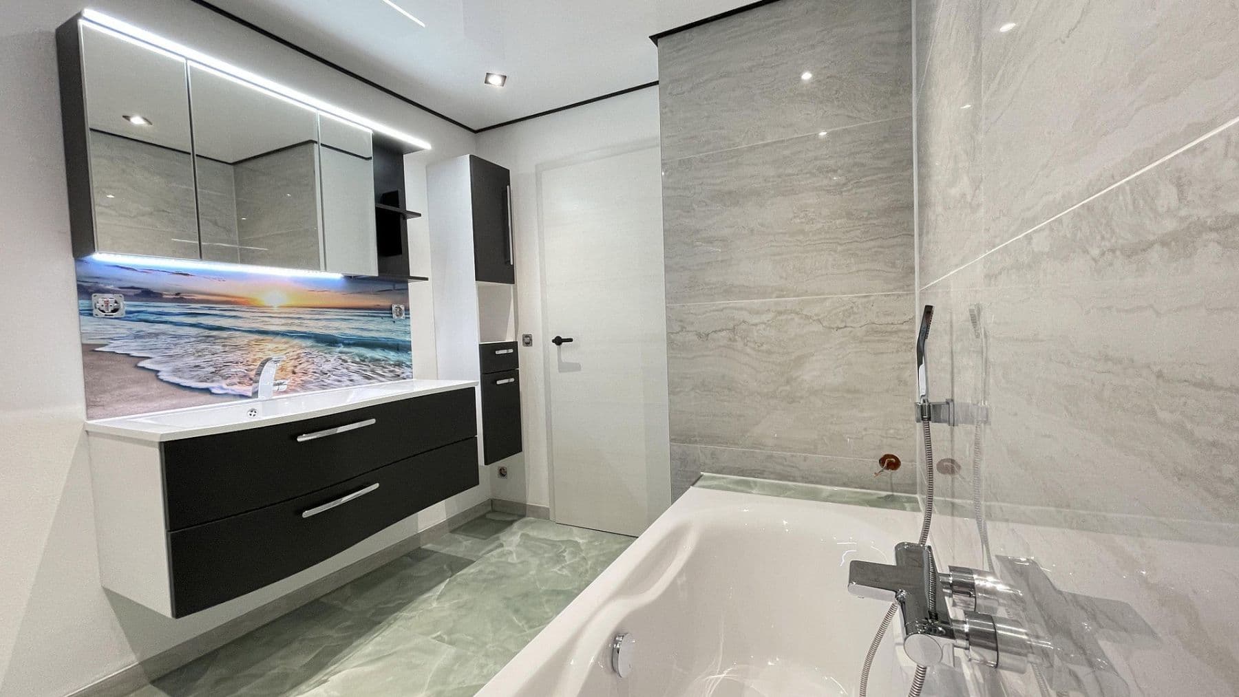 Pronájem bytu 5+1 133 m², Hemsbach, Bádensko-Württembersko Pronájem bytu 5+1 133 m², Hemsbach, Bádensko-Württembersko
