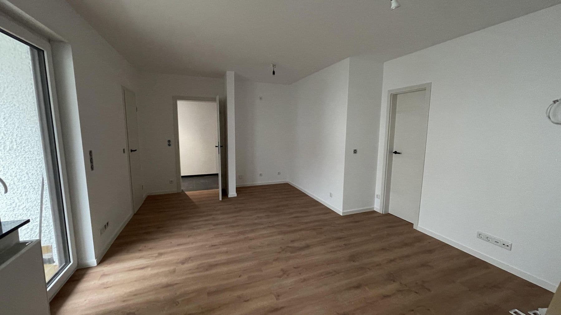 Pronájem bytu 5+1 133 m², Hemsbach, Bádensko-Württembersko Pronájem bytu 5+1 133 m², Hemsbach, Bádensko-Württembersko
