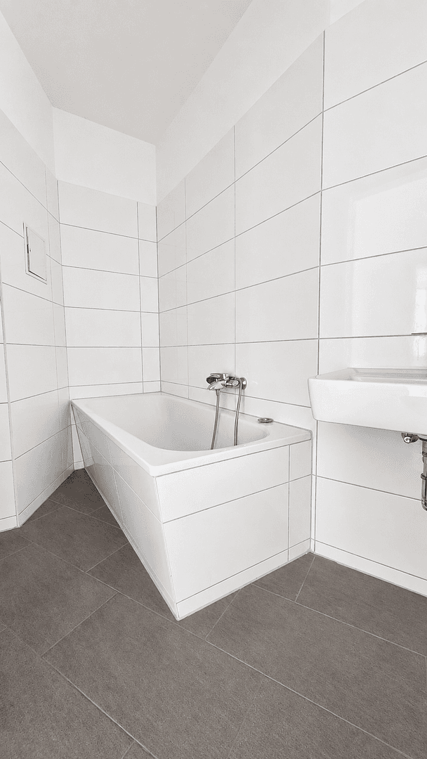 Pronájem bytu 2+1 54 m², Schönebecker Straße 35, Magdeburg, Sasko-Anhaltsko Pronájem bytu 2+1 54 m², Schönebecker Straße 35, Magdeburg, Sasko-Anhaltsko