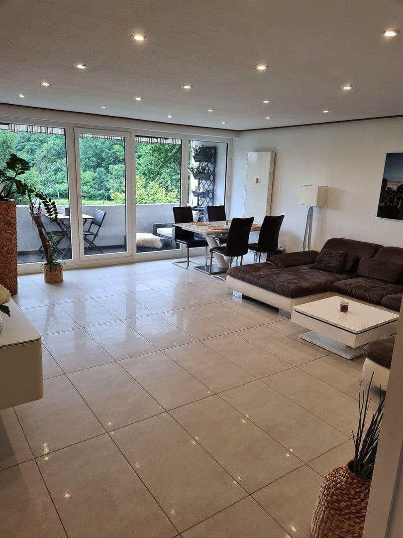 Prodej bytu 3+kk 88 m², Essen, Severní Porýní-Vestfálsko Prodej bytu 3+kk 88 m², Essen, Severní Porýní-Vestfálsko