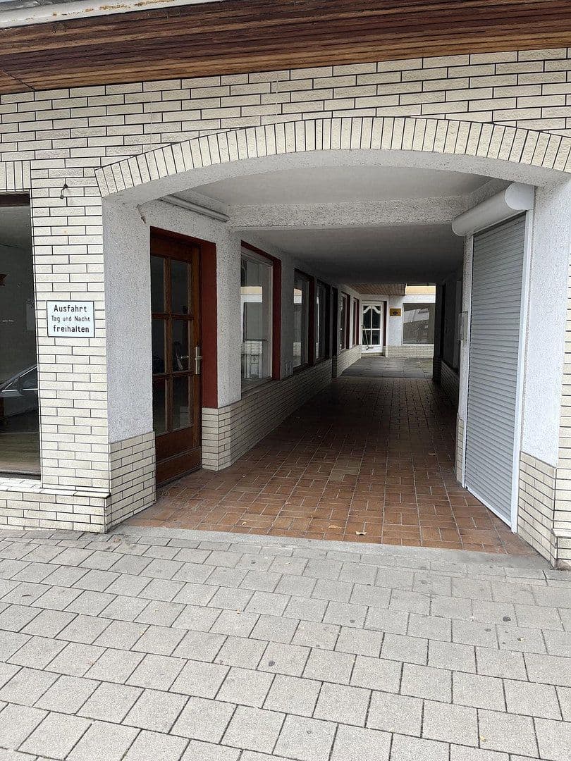 Prodej domu 295 m², pozemek 376 m², Oesdorfer Strasse 6, Bad Pyrmont, Dolní Sasko Prodej domu 295 m², pozemek 376 m², Oesdorfer Strasse 6, Bad Pyrmont, Dolní Sasko