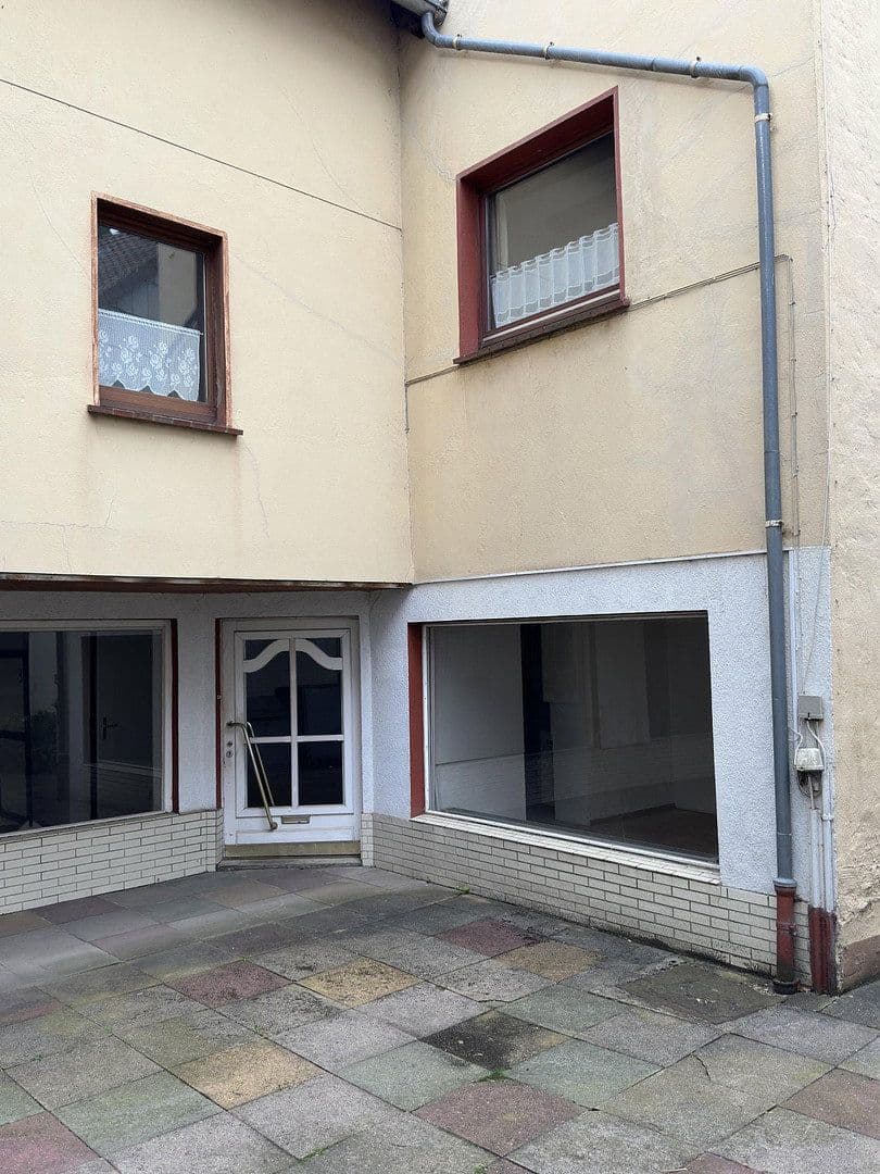Prodej domu 295 m², pozemek 376 m², Oesdorfer Strasse 6, Bad Pyrmont, Dolní Sasko Prodej domu 295 m², pozemek 376 m², Oesdorfer Strasse 6, Bad Pyrmont, Dolní Sasko