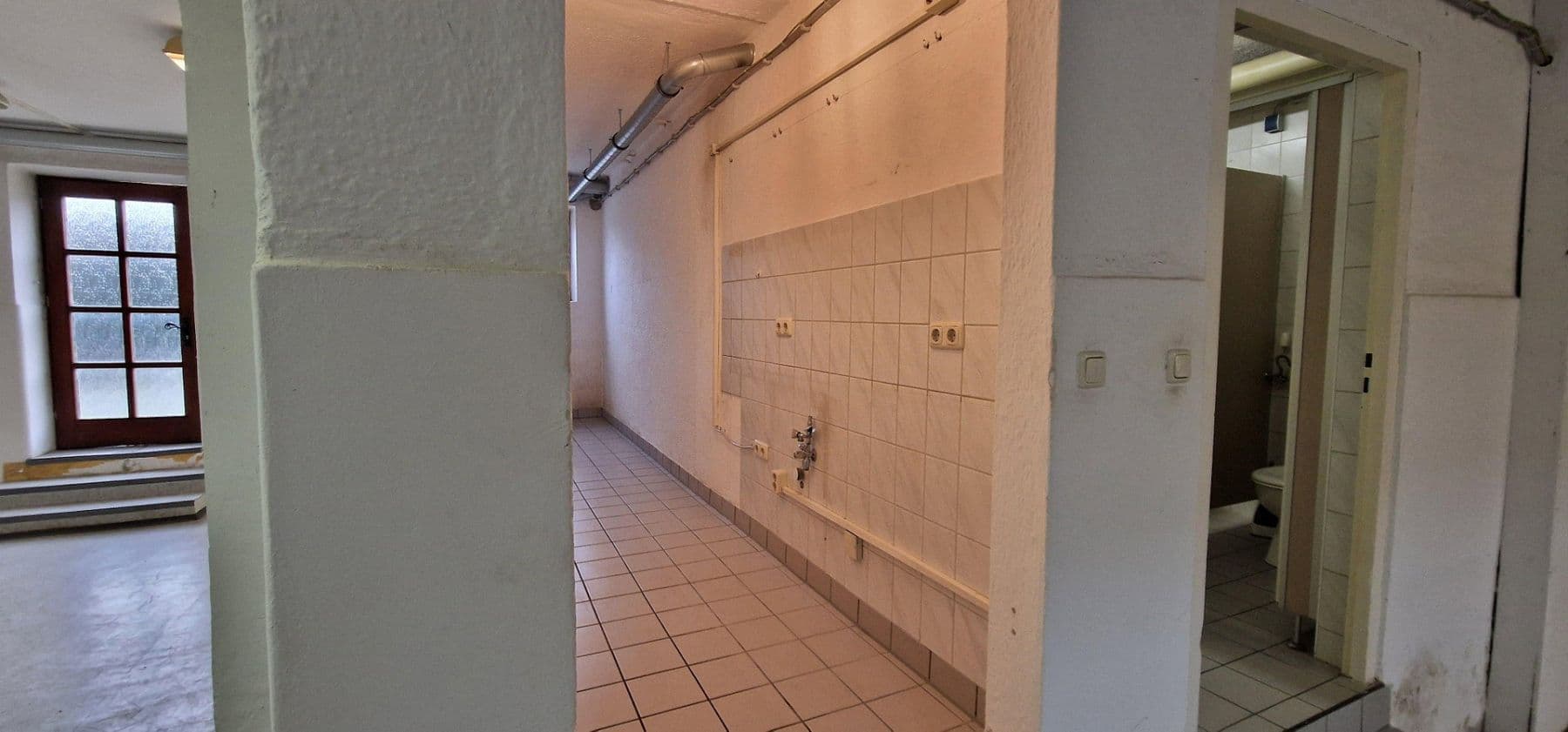 Pronájem nebytového prostoru 600 m², Dorfstr.4, Brunnthal, Bavorsko Pronájem nebytového prostoru 600 m², Dorfstr.4, Brunnthal, Bavorsko