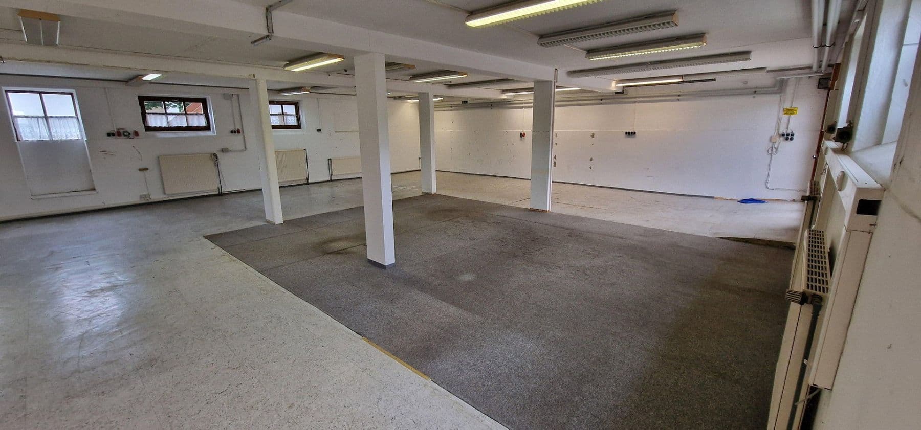 Pronájem nebytového prostoru 600 m², Dorfstr.4, Brunnthal, Bavorsko Pronájem nebytového prostoru 600 m², Dorfstr.4, Brunnthal, Bavorsko