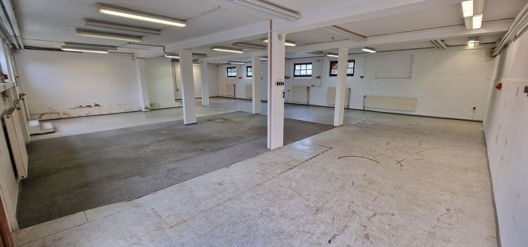 Pronájem nebytového prostoru 600 m², Dorfstr.4, Brunnthal, Bavorsko Pronájem nebytového prostoru 600 m², Dorfstr.4, Brunnthal, Bavorsko