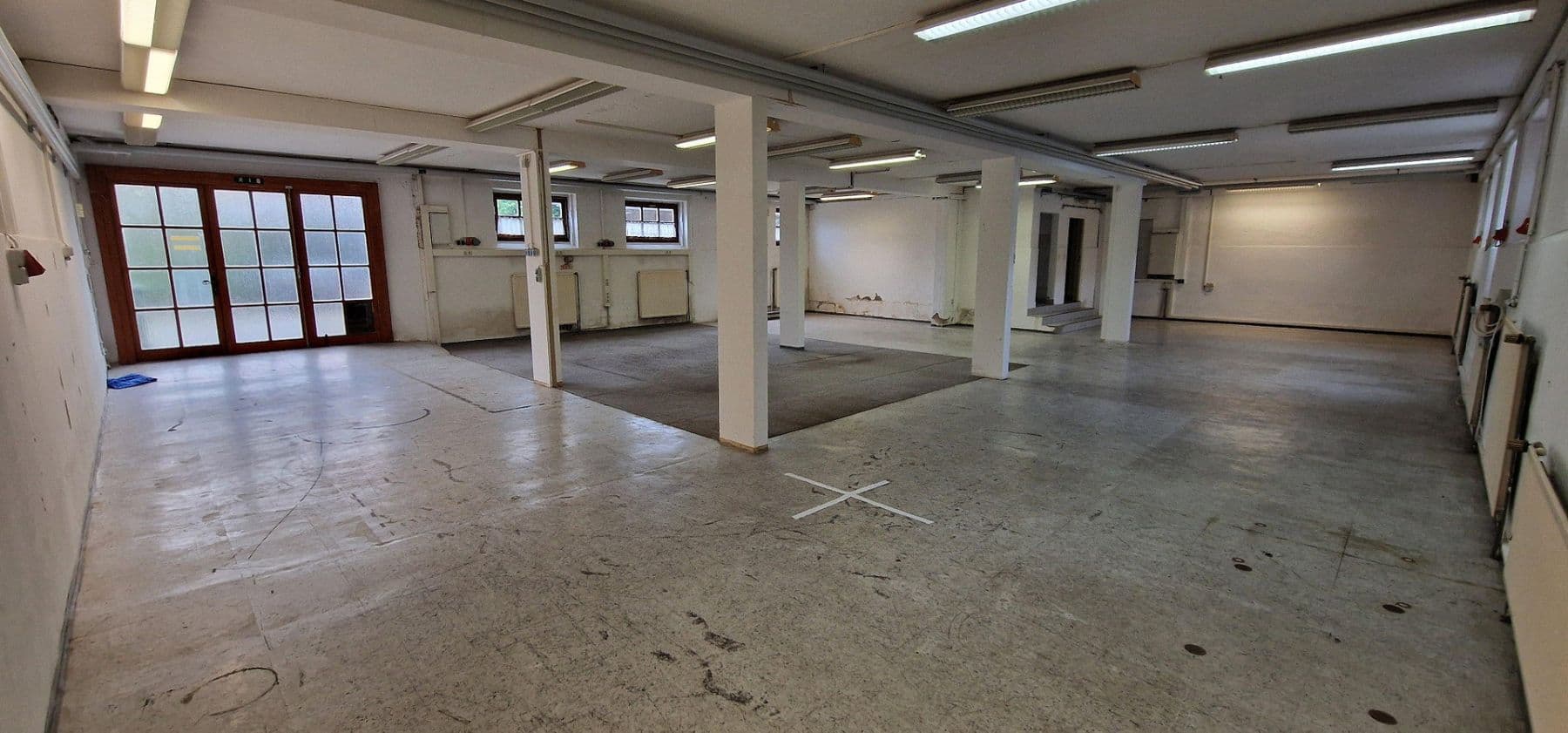 Pronájem nebytového prostoru 600 m², Dorfstr.4, Brunnthal, Bavorsko Pronájem nebytového prostoru 600 m², Dorfstr.4, Brunnthal, Bavorsko