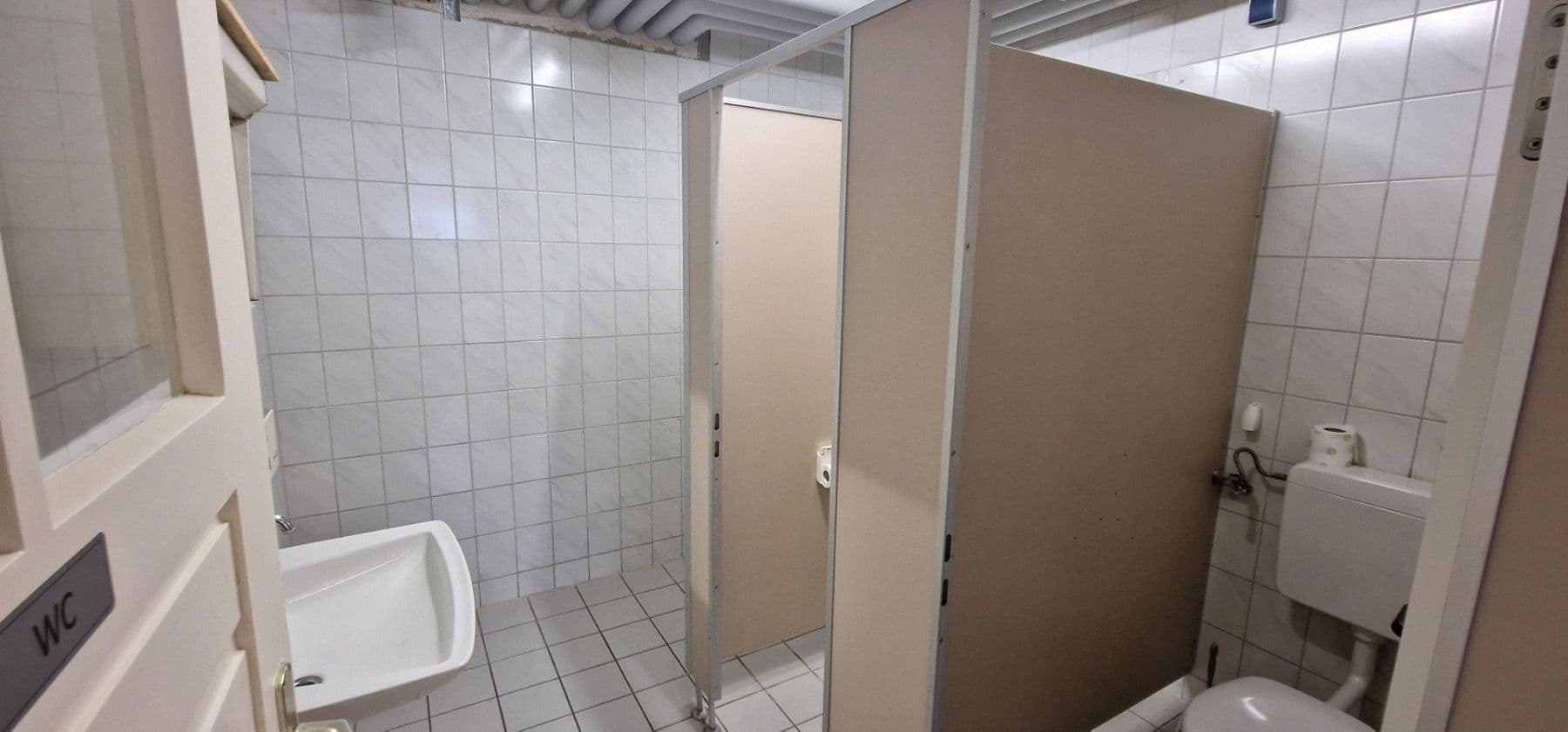 Pronájem nebytového prostoru 600 m², Dorfstr.4, Brunnthal, Bavorsko Pronájem nebytového prostoru 600 m², Dorfstr.4, Brunnthal, Bavorsko