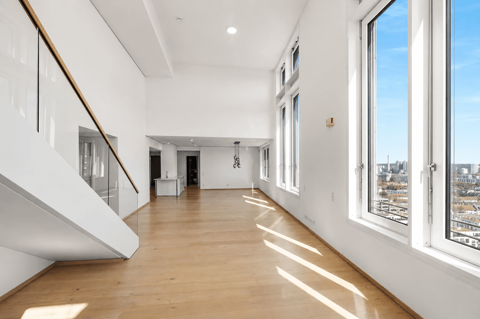 Pronájem bytu 3+1 170 m², Europa-Allee 103, Frankfurt am Main, Hessen Pronájem bytu 3+1 170 m², Europa-Allee 103, Frankfurt am Main, Hessen