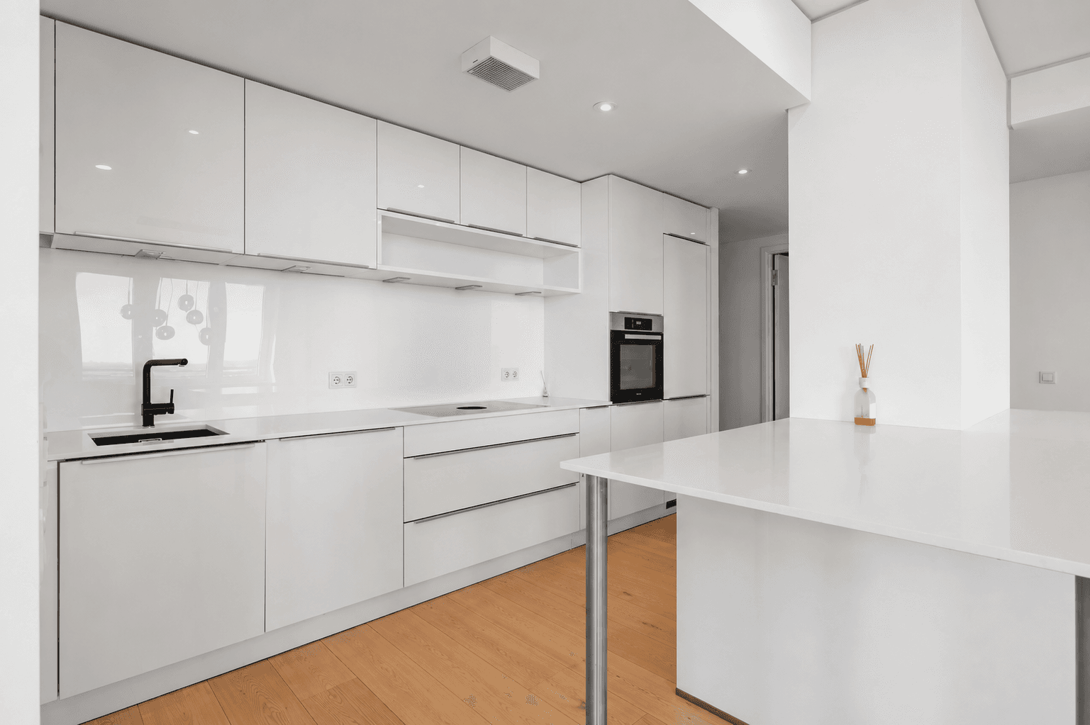 Pronájem bytu 3+1 170 m², Europa-Allee 103, Frankfurt am Main, Hessen Pronájem bytu 3+1 170 m², Europa-Allee 103, Frankfurt am Main, Hessen