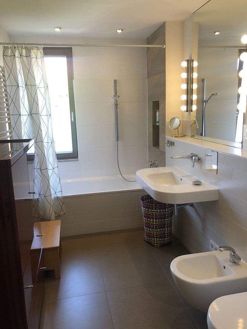 Pronájem bytu 4+1 120 m², Eschengraben 22, Berlin, Berlín Pronájem bytu 4+1 120 m², Eschengraben 22, Berlin, Berlín