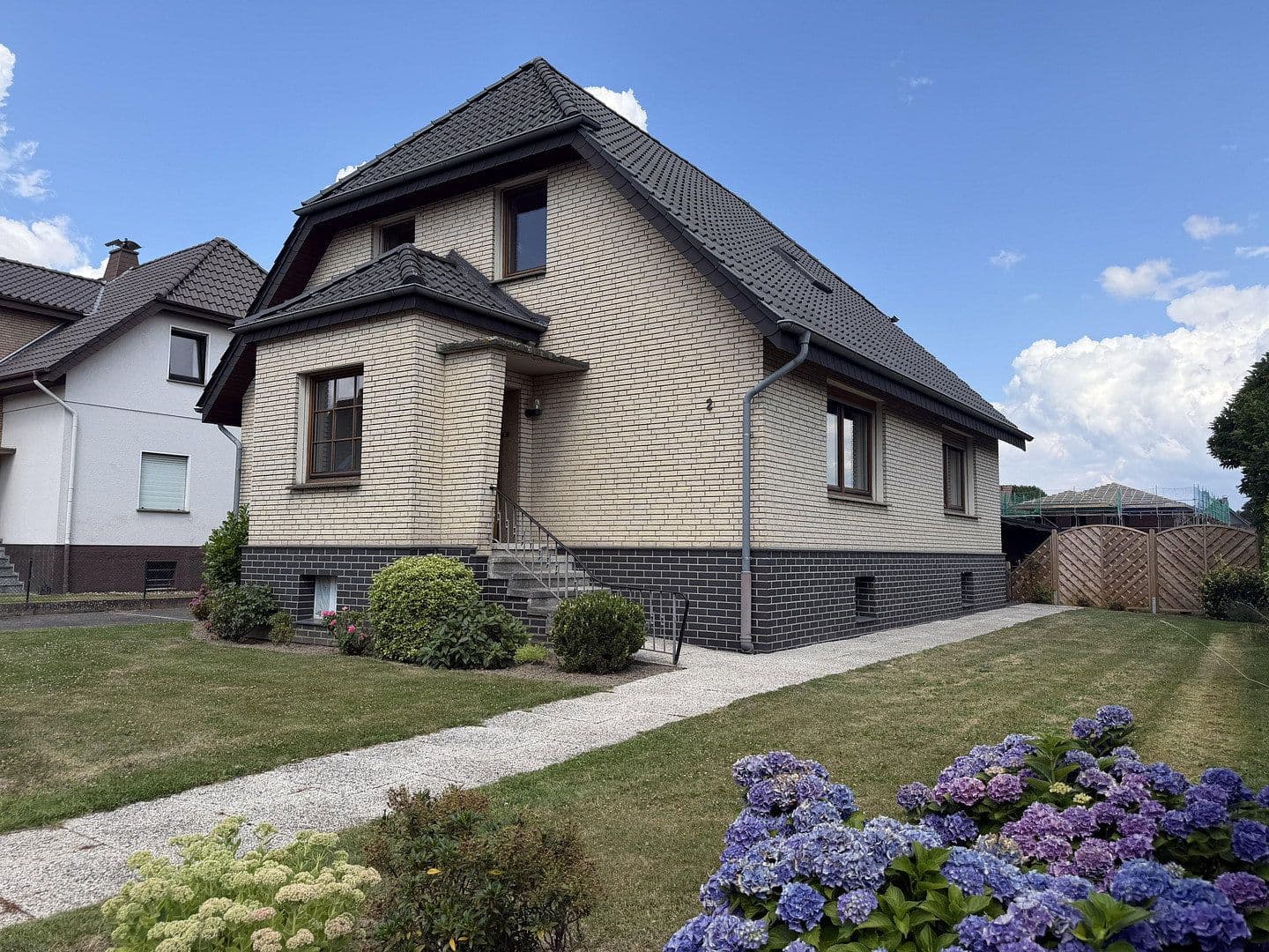 Prodej domu 157 m², pozemek 1.074 m², Löhne, Severní Porýní-Vestfálsko Prodej domu 157 m², pozemek 1.074 m², Löhne, Severní Porýní-Vestfálsko