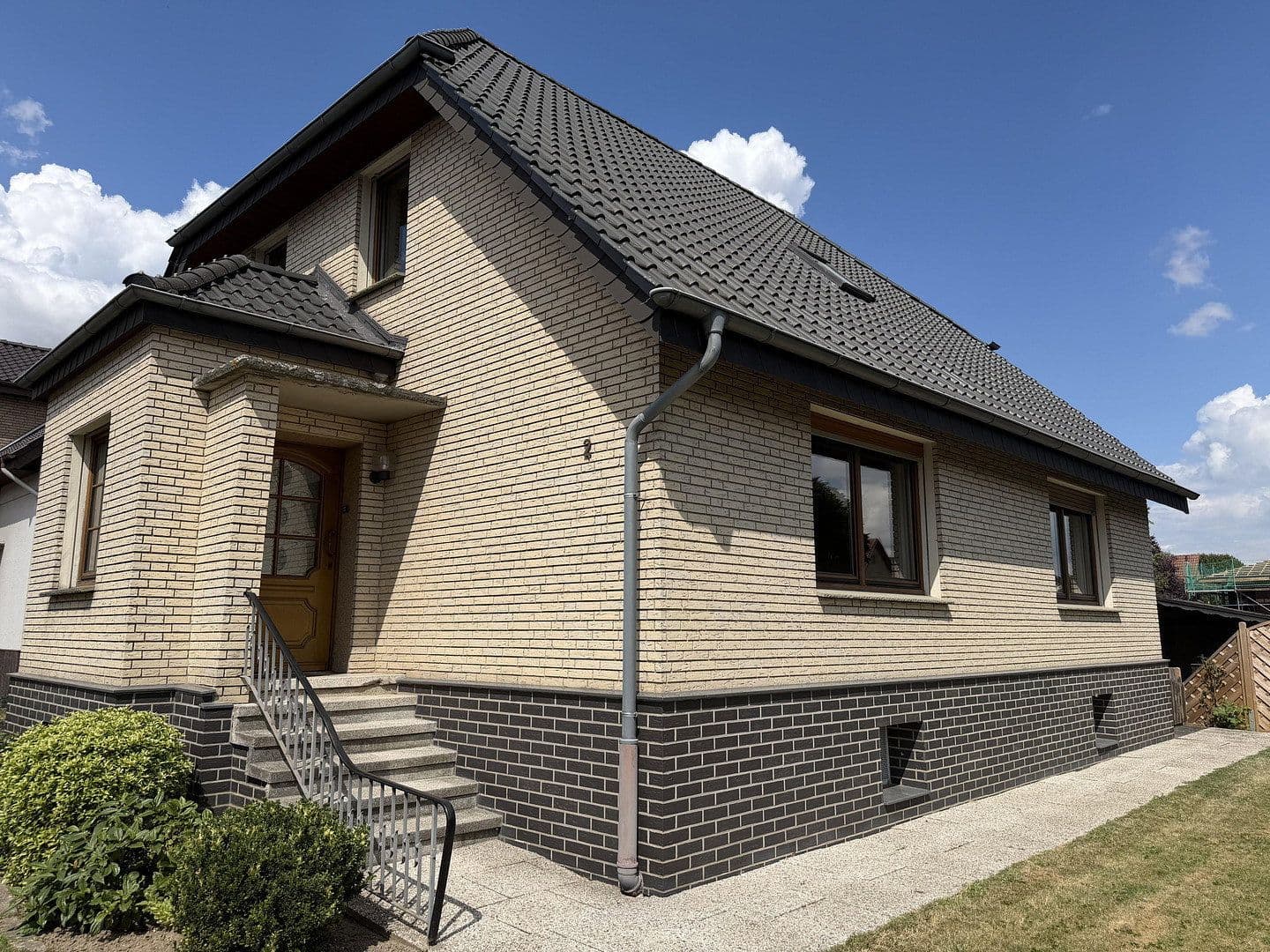 Prodej domu 157 m², pozemek 1.074 m², Löhne, Severní Porýní-Vestfálsko Prodej domu 157 m², pozemek 1.074 m², Löhne, Severní Porýní-Vestfálsko