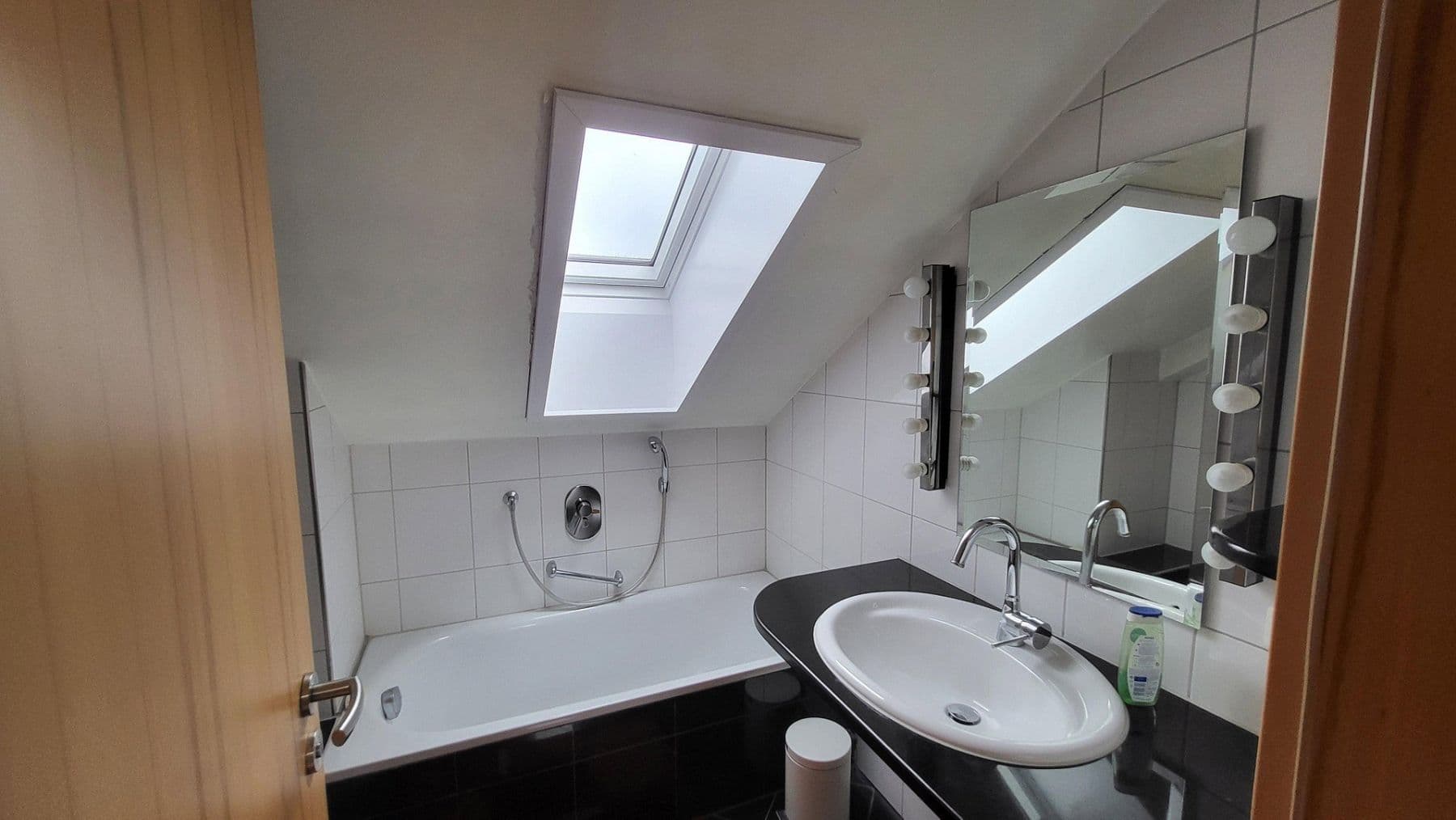 Prodej domu 175 m², pozemek 640 m², Sandhausen, Bádensko-Württembersko Prodej domu 175 m², pozemek 640 m², Sandhausen, Bádensko-Württembersko