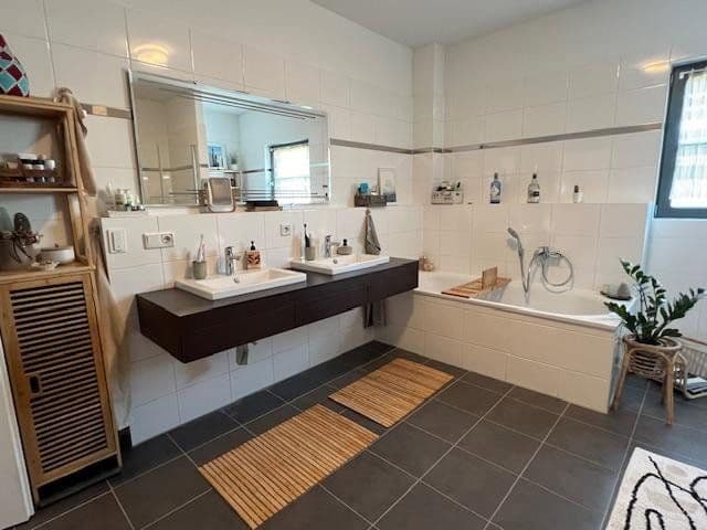 Pronájem bytu 3+1 105 m², Rostock, Mecklenburg-Vorpommern Pronájem bytu 3+1 105 m², Rostock, Mecklenburg-Vorpommern