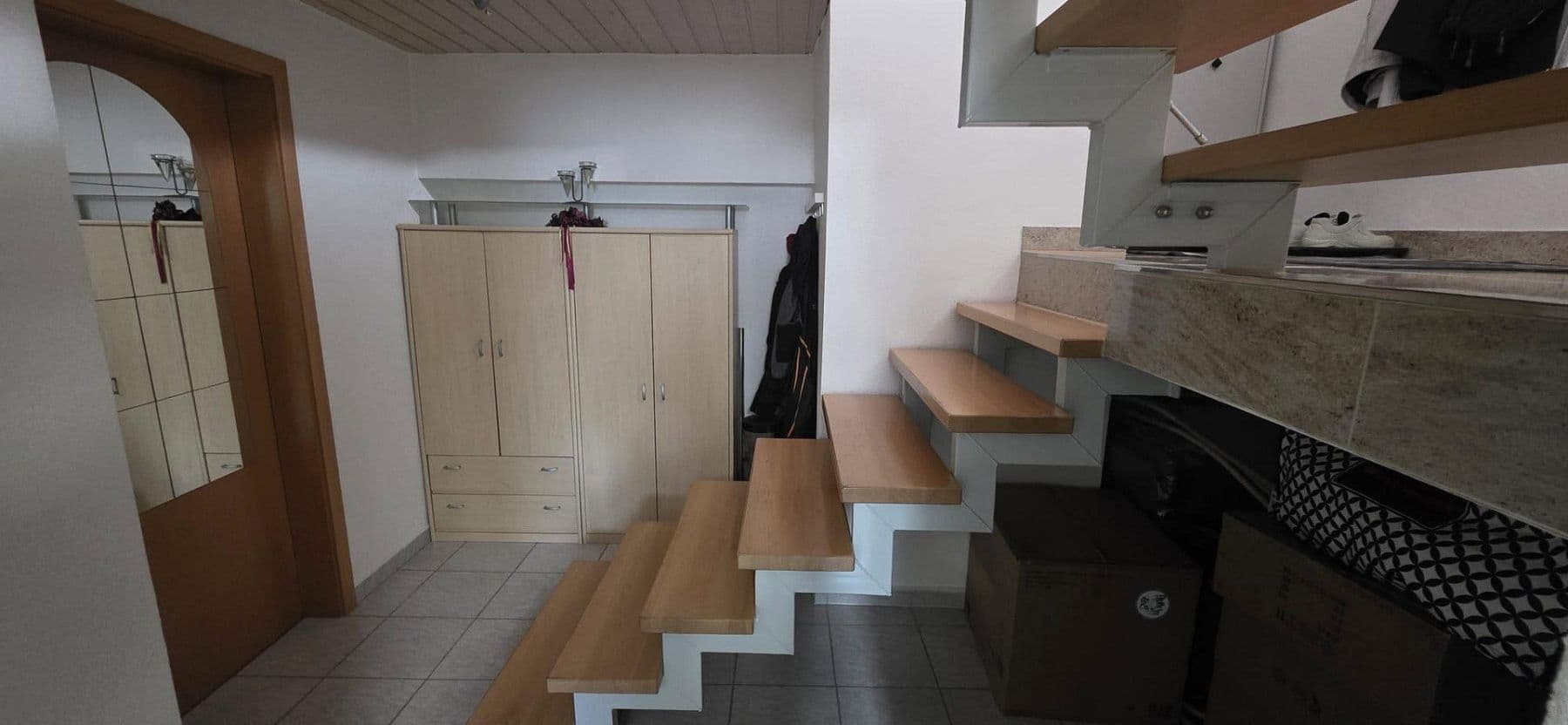 Prodej domu 165 m², pozemek 250 m², Reutlingen, Bádensko-Württembersko Prodej domu 165 m², pozemek 250 m², Reutlingen, Bádensko-Württembersko
