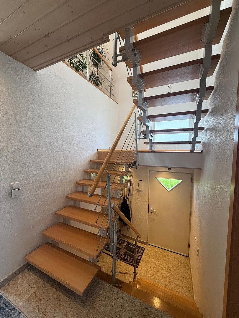 Prodej domu 165 m², pozemek 250 m², Reutlingen, Bádensko-Württembersko Prodej domu 165 m², pozemek 250 m², Reutlingen, Bádensko-Württembersko