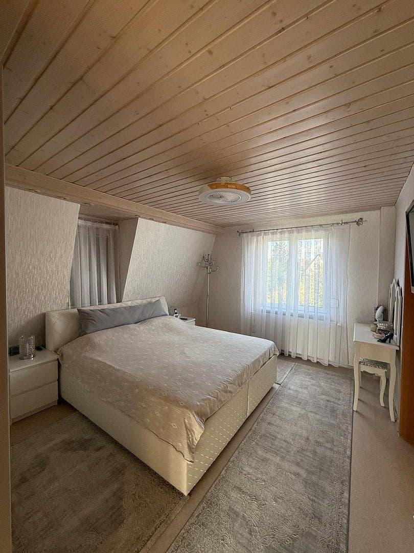 Prodej domu 165 m², pozemek 250 m², Reutlingen, Bádensko-Württembersko Prodej domu 165 m², pozemek 250 m², Reutlingen, Bádensko-Württembersko