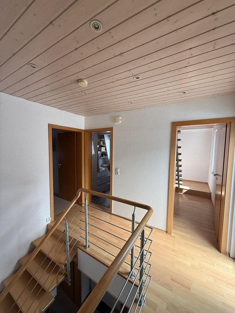Prodej domu 165 m², pozemek 250 m², Reutlingen, Bádensko-Württembersko Prodej domu 165 m², pozemek 250 m², Reutlingen, Bádensko-Württembersko