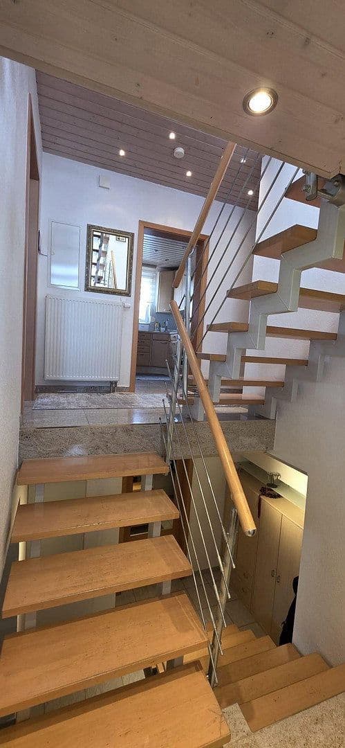 Prodej domu 165 m², pozemek 250 m², Reutlingen, Bádensko-Württembersko Prodej domu 165 m², pozemek 250 m², Reutlingen, Bádensko-Württembersko