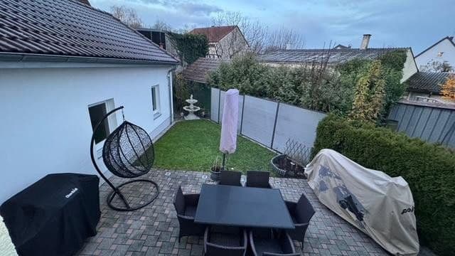 Prodej domu 165 m², pozemek 250 m², Reutlingen, Bádensko-Württembersko Prodej domu 165 m², pozemek 250 m², Reutlingen, Bádensko-Württembersko