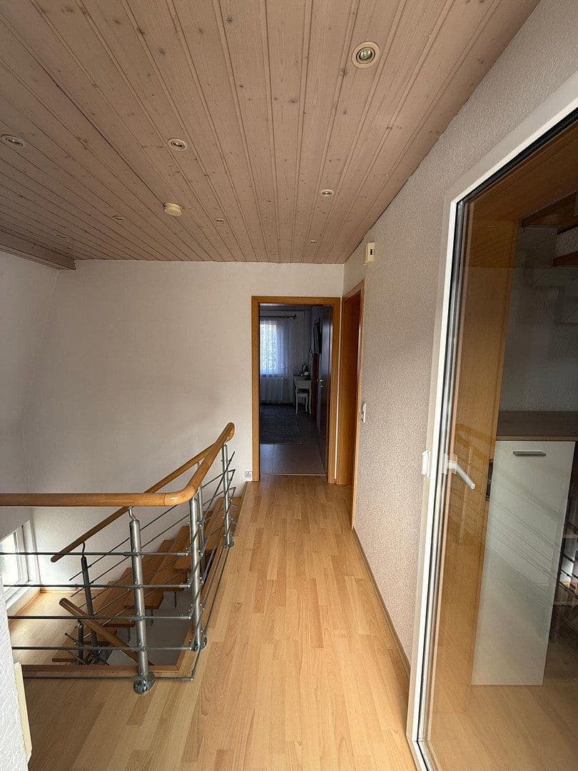 Prodej domu 165 m², pozemek 250 m², Reutlingen, Bádensko-Württembersko Prodej domu 165 m², pozemek 250 m², Reutlingen, Bádensko-Württembersko