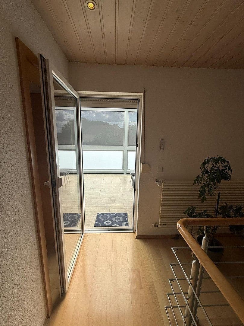 Prodej domu 165 m², pozemek 250 m², Reutlingen, Bádensko-Württembersko Prodej domu 165 m², pozemek 250 m², Reutlingen, Bádensko-Württembersko
