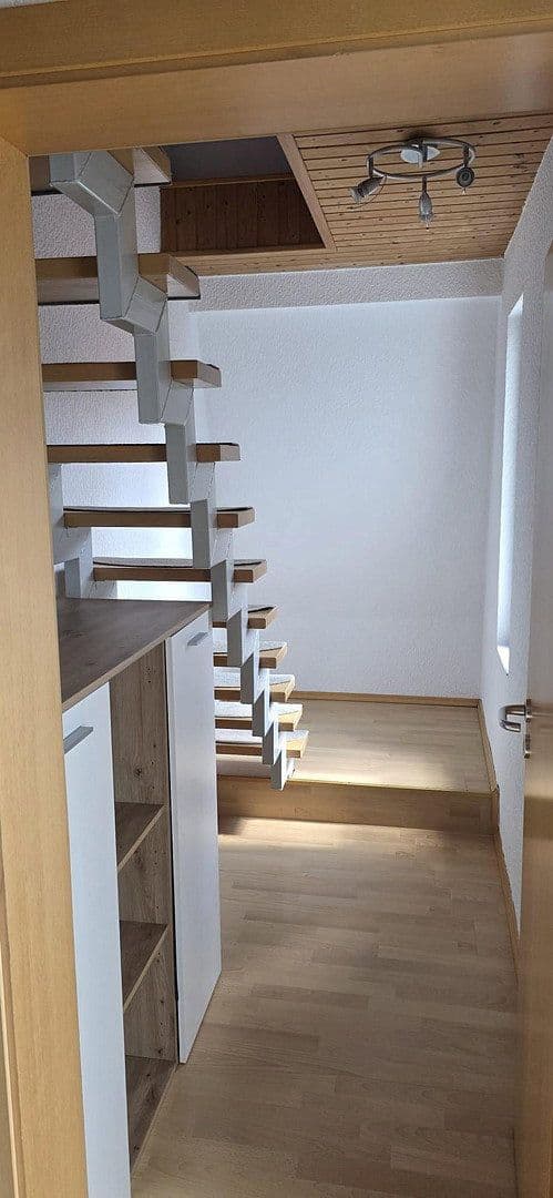 Prodej domu 165 m², pozemek 250 m², Reutlingen, Bádensko-Württembersko Prodej domu 165 m², pozemek 250 m², Reutlingen, Bádensko-Württembersko