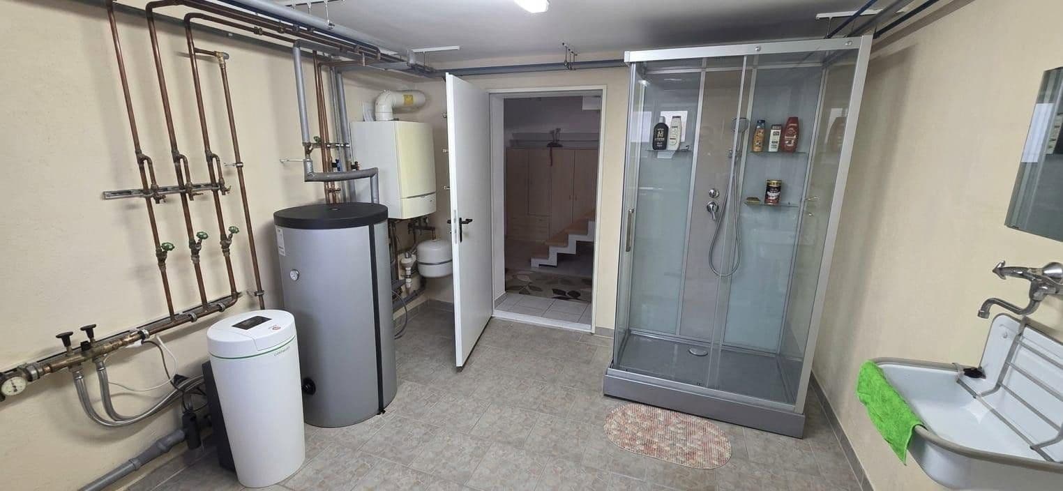 Prodej domu 165 m², pozemek 250 m², Reutlingen, Bádensko-Württembersko Prodej domu 165 m², pozemek 250 m², Reutlingen, Bádensko-Württembersko