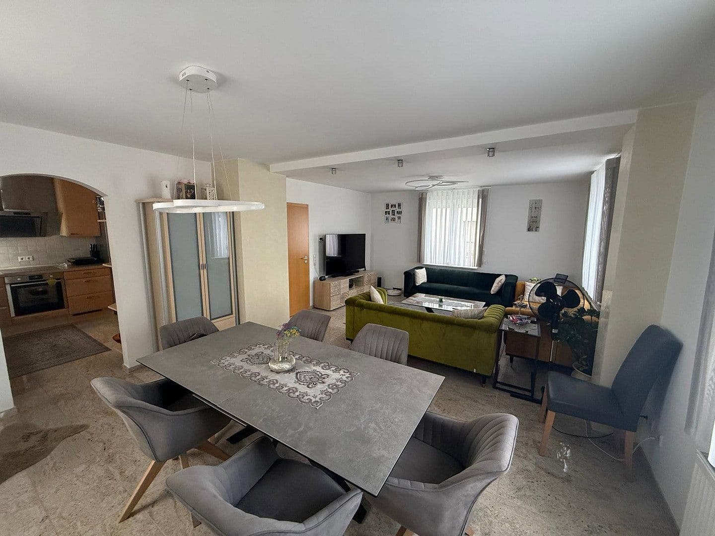 Prodej domu 165 m², pozemek 250 m², Reutlingen, Bádensko-Württembersko Prodej domu 165 m², pozemek 250 m², Reutlingen, Bádensko-Württembersko