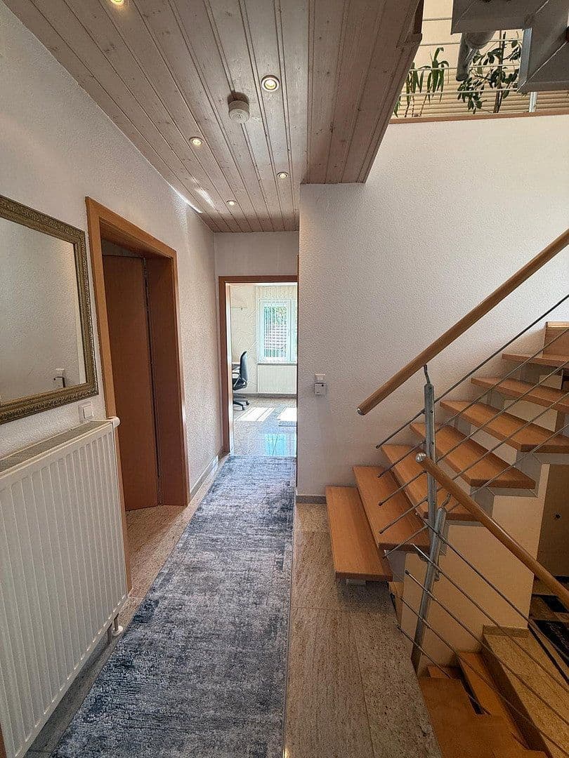 Prodej domu 165 m², pozemek 250 m², Reutlingen, Bádensko-Württembersko Prodej domu 165 m², pozemek 250 m², Reutlingen, Bádensko-Württembersko