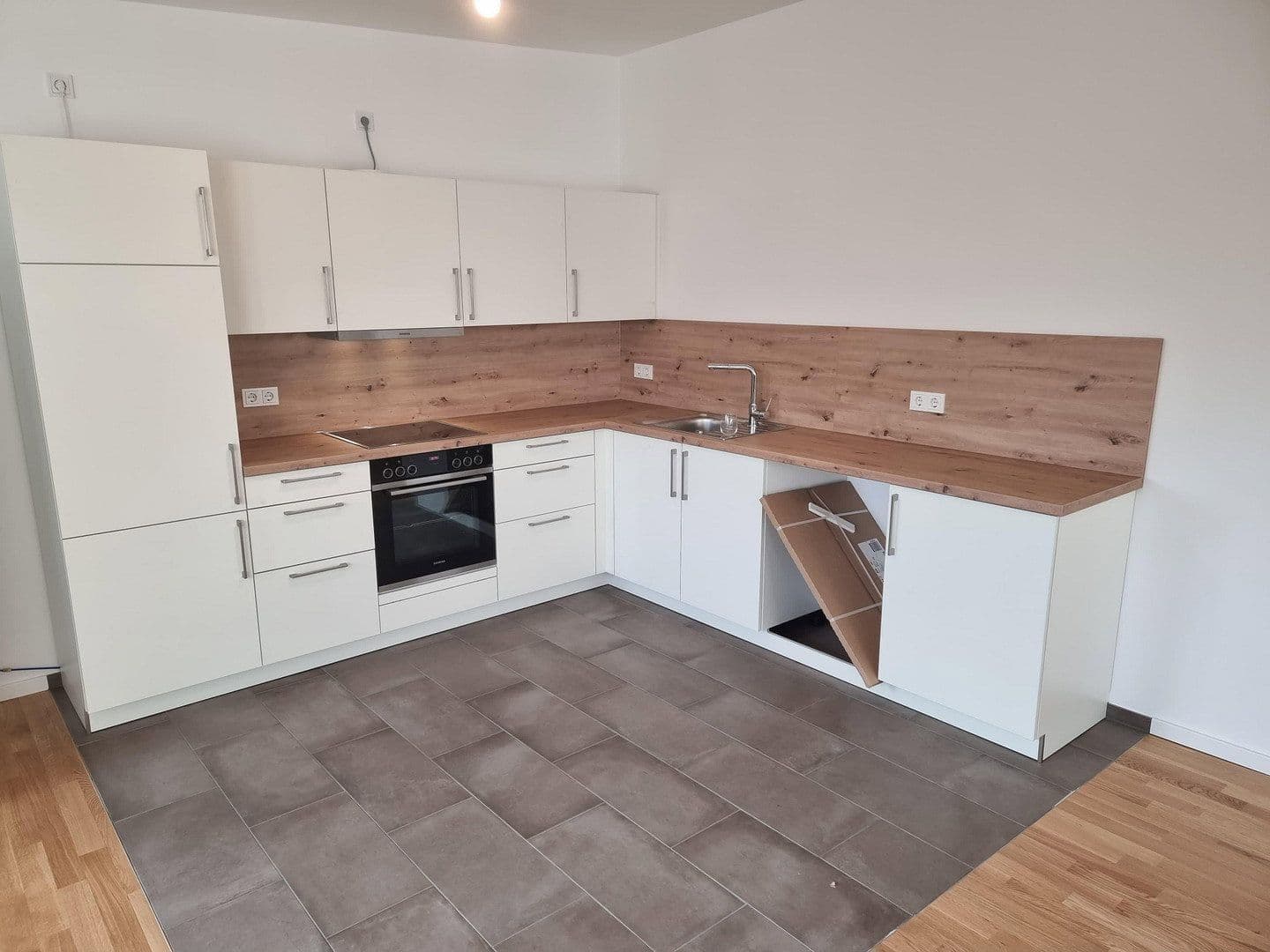 Pronájem bytu 3+1 135 m², Ingelheim am Rhein, Porýní-Falc Pronájem bytu 3+1 135 m², Ingelheim am Rhein, Porýní-Falc