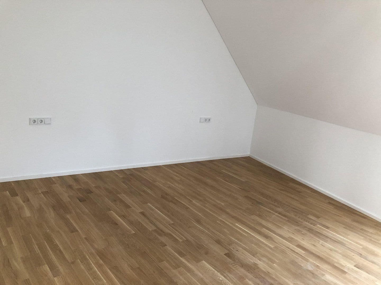 Pronájem bytu 2+1 69 m², Seeheim-Jugenheim, Hessen Pronájem bytu 2+1 69 m², Seeheim-Jugenheim, Hessen
