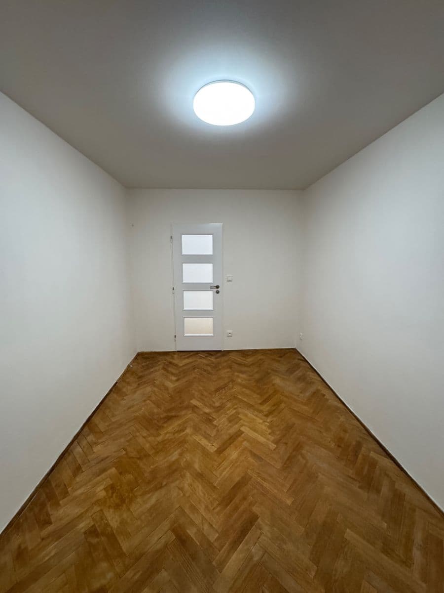 Pronájem bytu 3+1 73 m², Pod Strání, Praha, Praha Pronájem bytu 3+1 73 m², Pod Strání, Praha, Praha