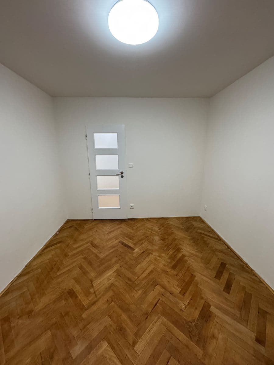 Pronájem bytu 3+1 73 m², Pod Strání, Praha, Praha Pronájem bytu 3+1 73 m², Pod Strání, Praha, Praha