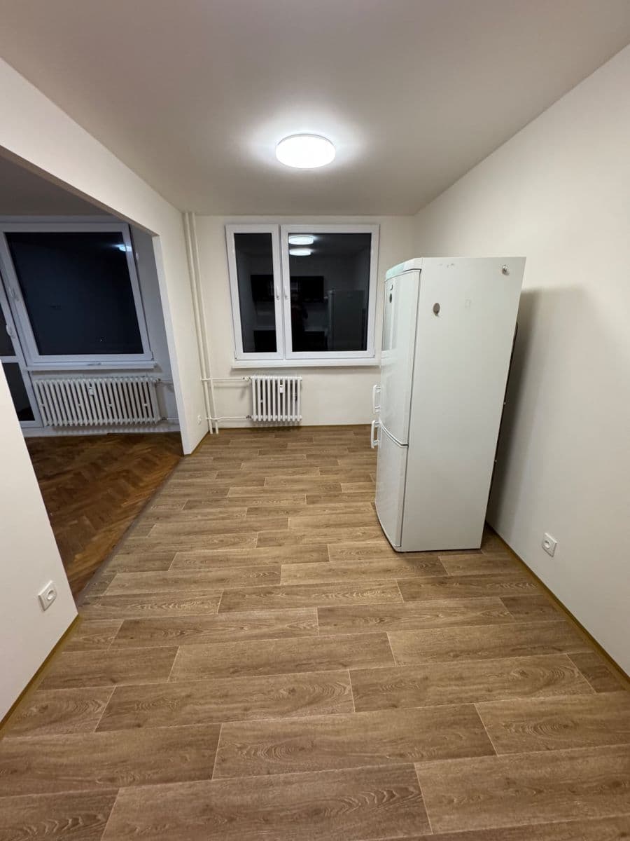 Pronájem bytu 3+1 73 m², Pod Strání, Praha, Praha Pronájem bytu 3+1 73 m², Pod Strání, Praha, Praha