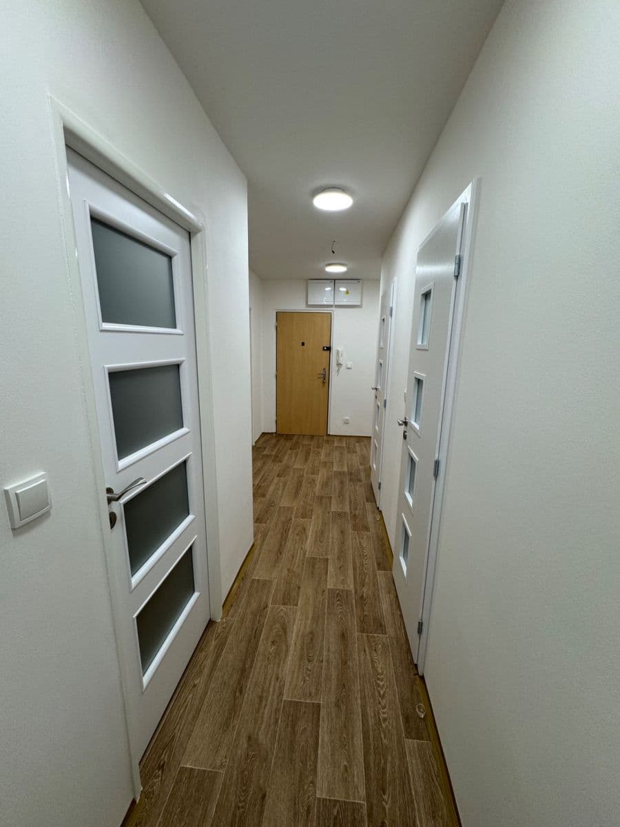 Pronájem bytu 3+1 73 m², Pod Strání, Praha, Praha Pronájem bytu 3+1 73 m², Pod Strání, Praha, Praha