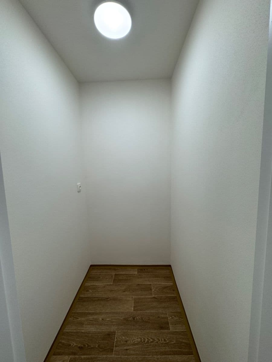 Pronájem bytu 3+1 73 m², Pod Strání, Praha, Praha Pronájem bytu 3+1 73 m², Pod Strání, Praha, Praha