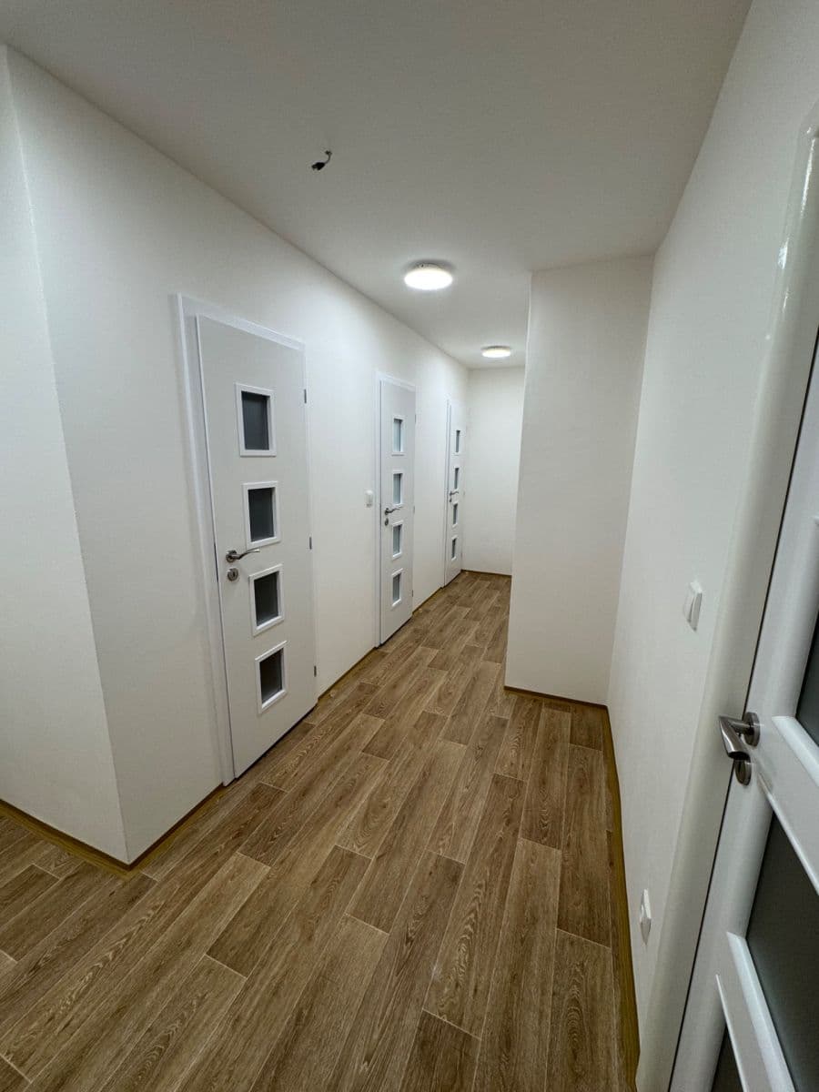 Pronájem bytu 3+1 73 m², Pod Strání, Praha, Praha Pronájem bytu 3+1 73 m², Pod Strání, Praha, Praha