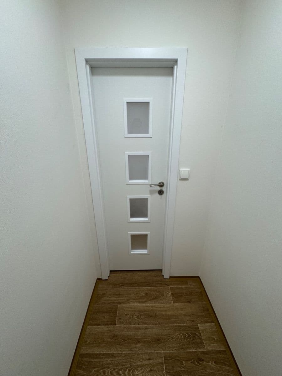 Pronájem bytu 3+1 73 m², Pod Strání, Praha, Praha Pronájem bytu 3+1 73 m², Pod Strání, Praha, Praha