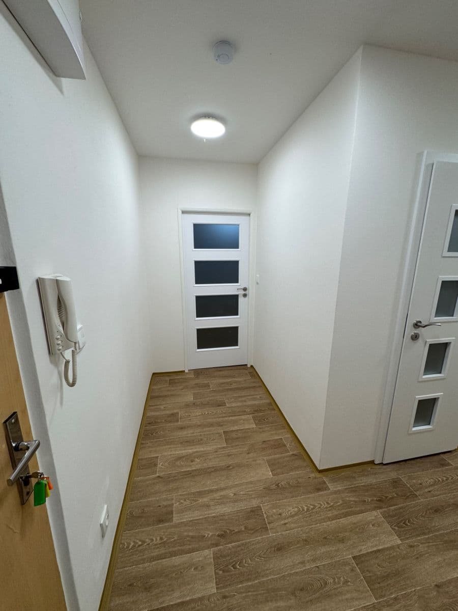 Pronájem bytu 3+1 73 m², Pod Strání, Praha, Praha Pronájem bytu 3+1 73 m², Pod Strání, Praha, Praha