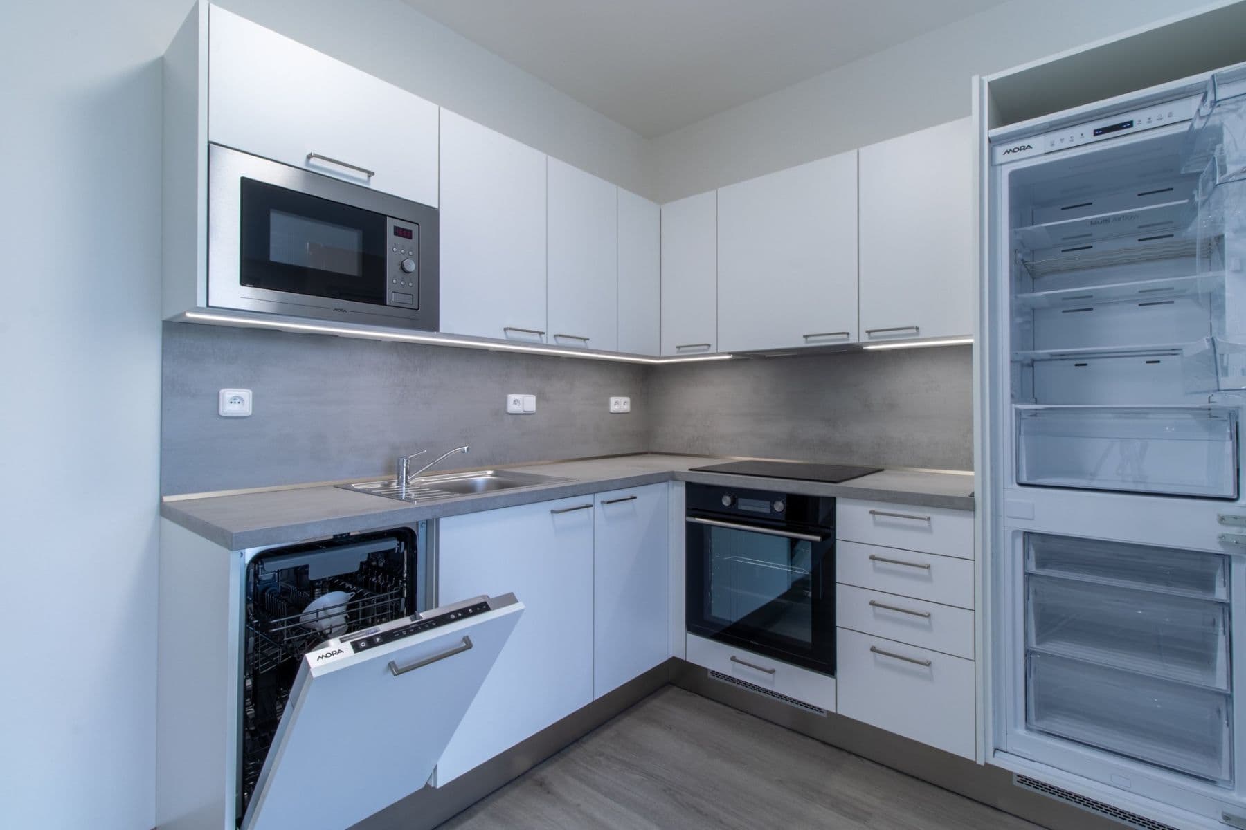 Pronájem bytu 2+kk 45 m², Pod Harfou, Praha, Praha Pronájem bytu 2+kk 45 m², Pod Harfou, Praha, Praha